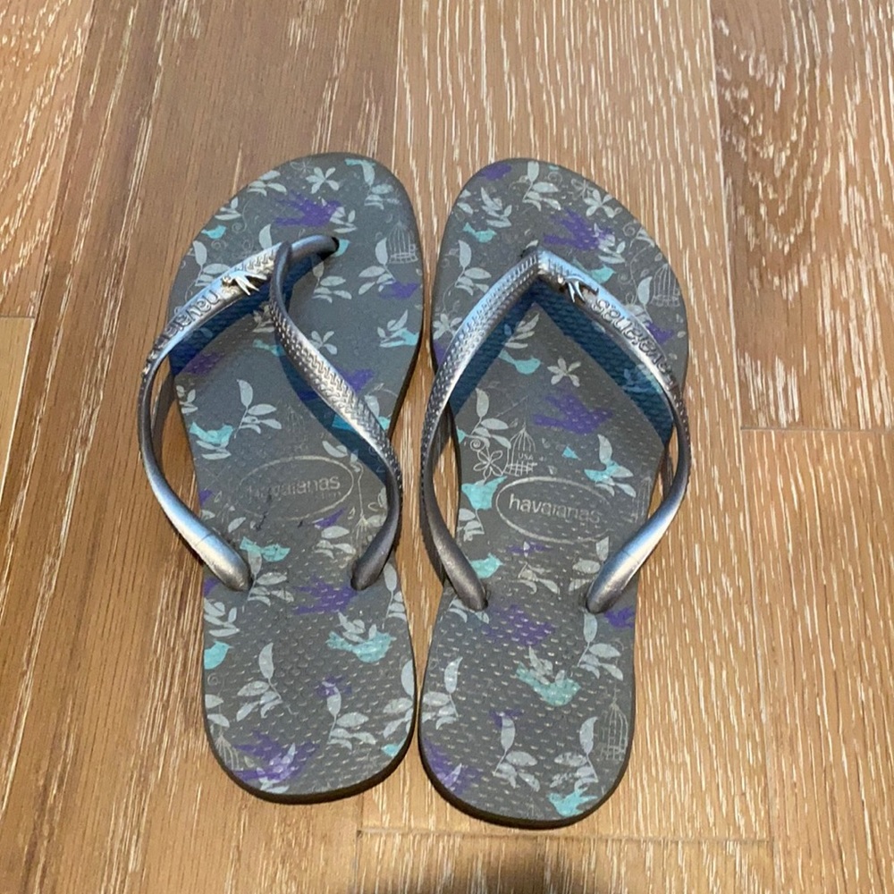 Havaianas grey with silver bird size 6